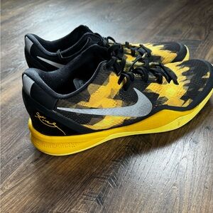 Nike Kobe 8 System Basketball Shoes – Size 10